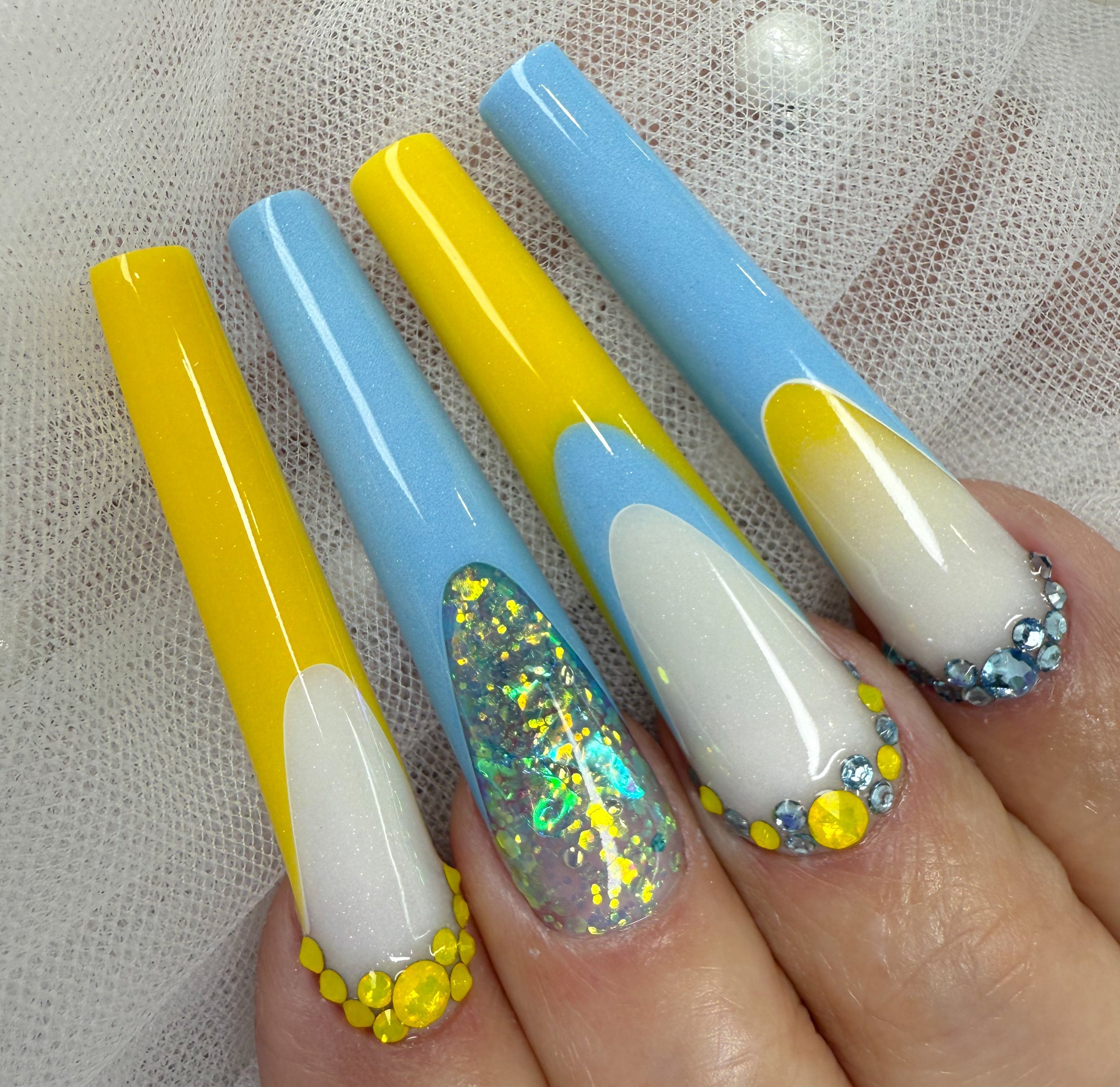 Champagne Nails – A Toast to Elegance!