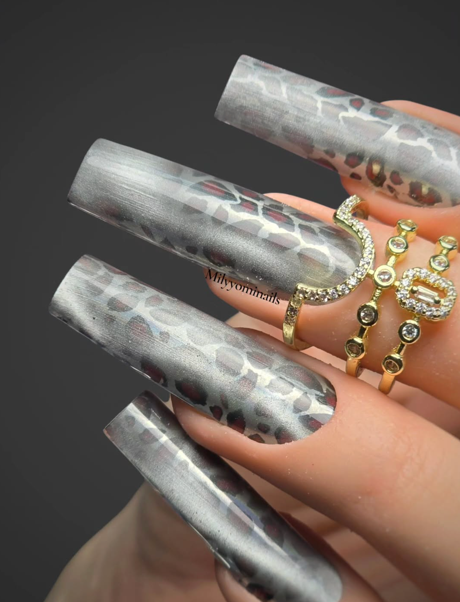 Light, Luxe, and Mystery: Inside the Cat Eye Nail Craze